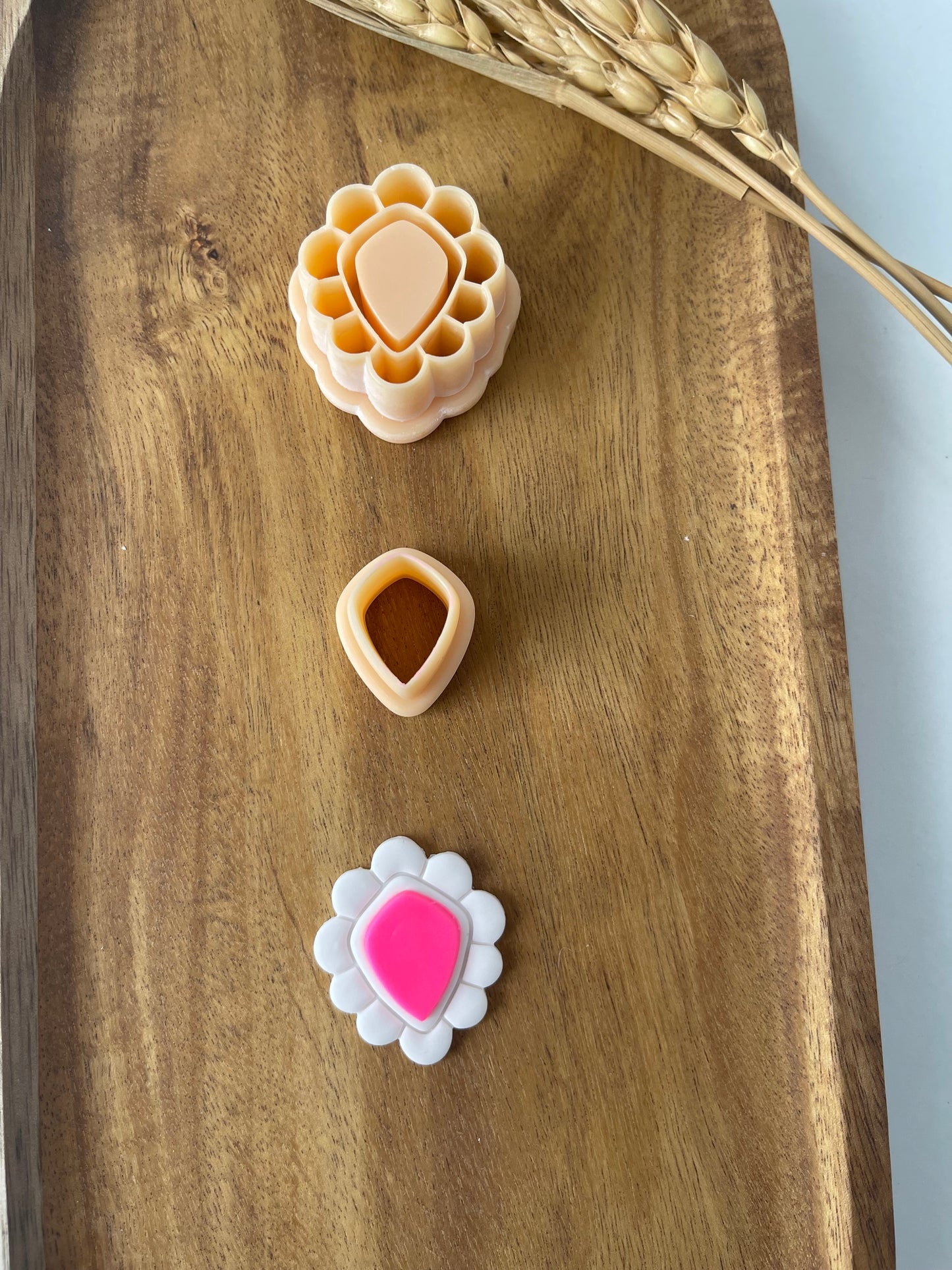 Cortador de argila de polímero em relevo Indi