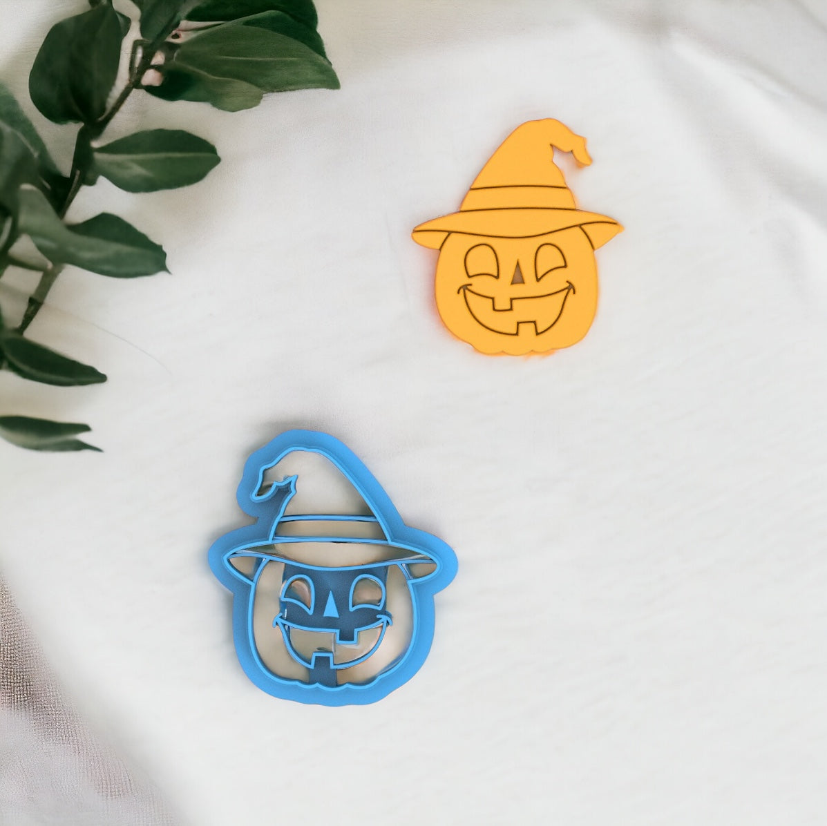 Coupe-citrouille de sorcière pour réaliser des boucles d'oreilles en pâte polymère