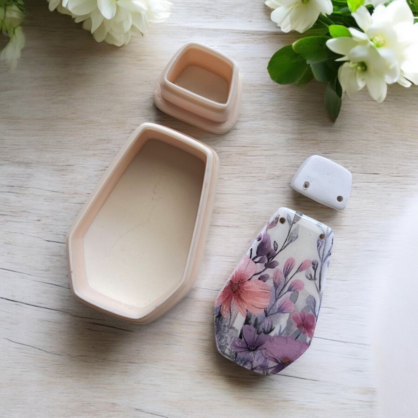 Esmeralda – Cortador para hacer pendientes de arcilla polimérica.