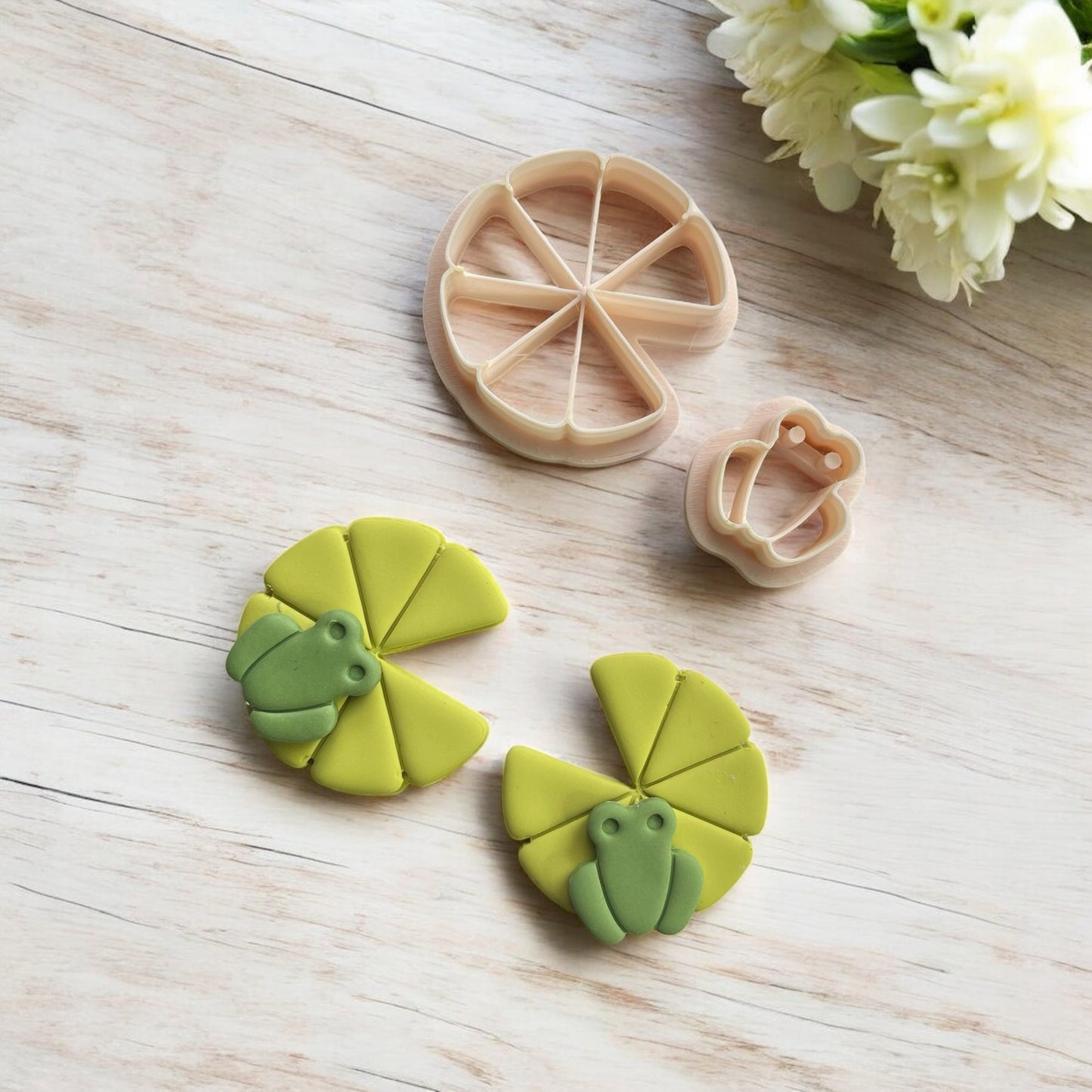 Hoja con sapo– Cortador para hacer pendientes de arcilla polimérica.