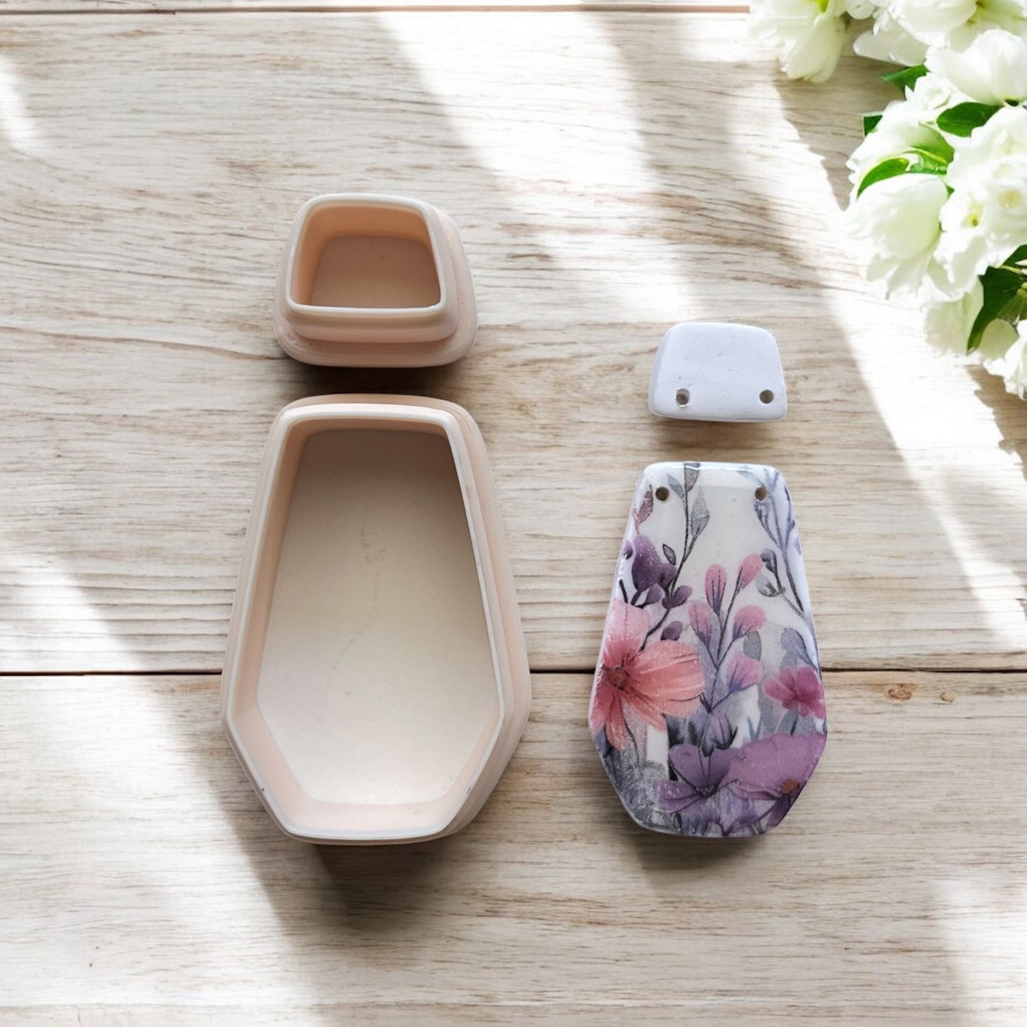 Esmeralda – Cortador para hacer pendientes de arcilla polimérica.