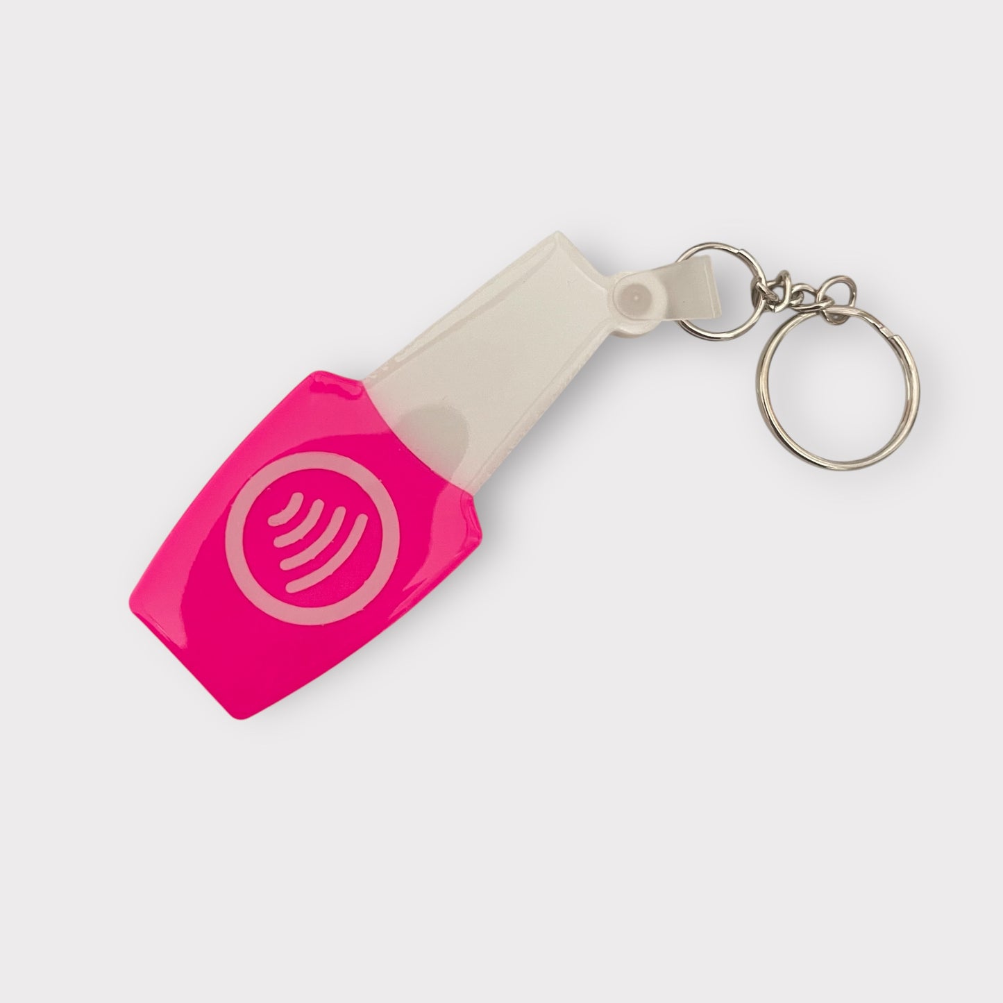 Llavero NFC personalizado nails, tarjeta de presentación digital, instagram, facebook, llavero NFC para redes sociales.