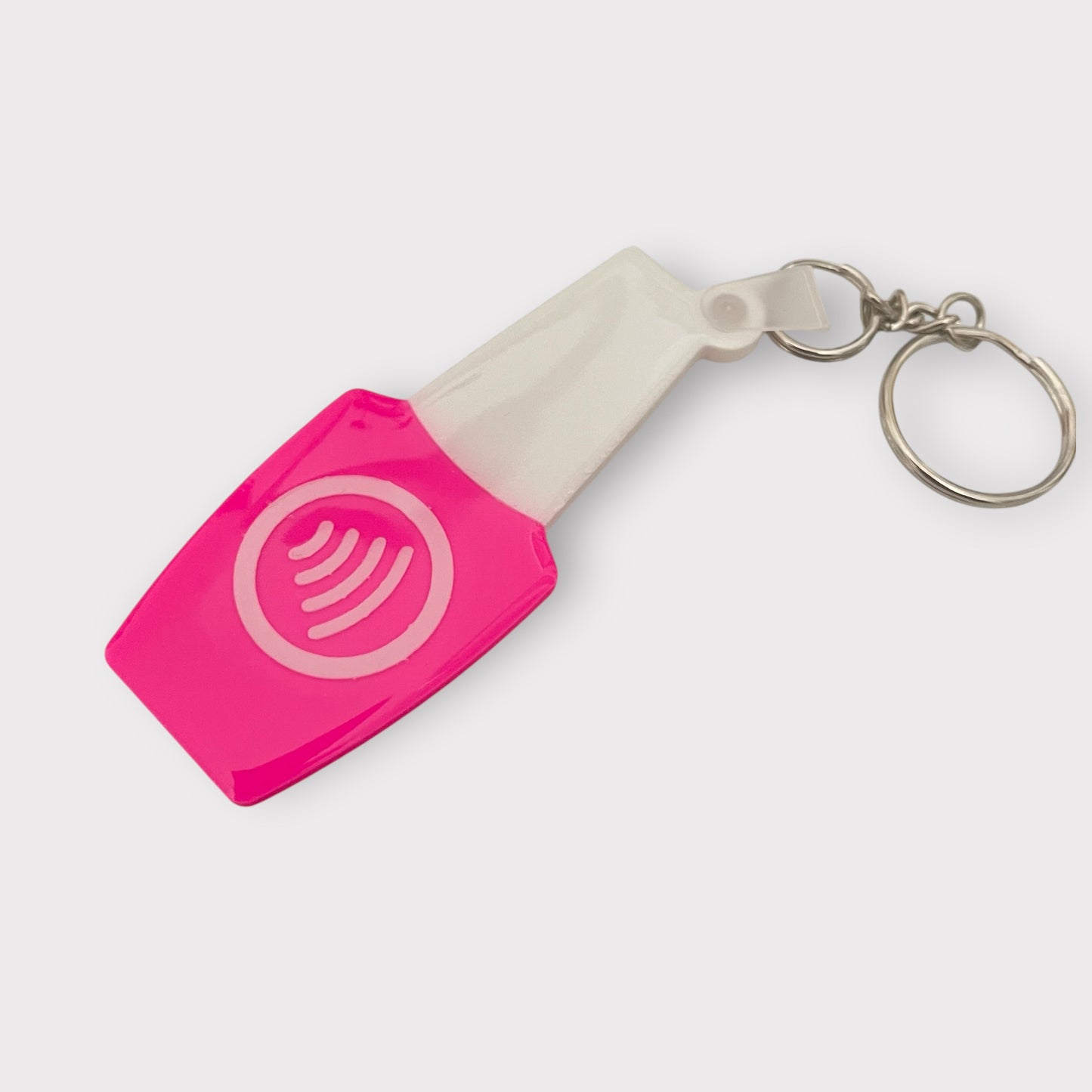 Llavero NFC personalizado nails, tarjeta de presentación digital, instagram, facebook, llavero NFC para redes sociales.