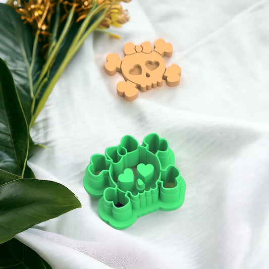 Découpeur de crâne d'Halloween pour réaliser des boucles d'oreilles en pâte polymère