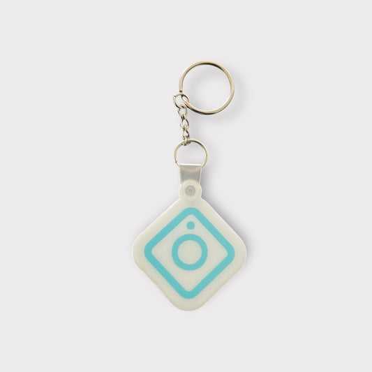 Llavero NFC personalizado con logo instagram , tarjeta de presentación digital, instagram, facebook, llavero NFC para redes sociales.