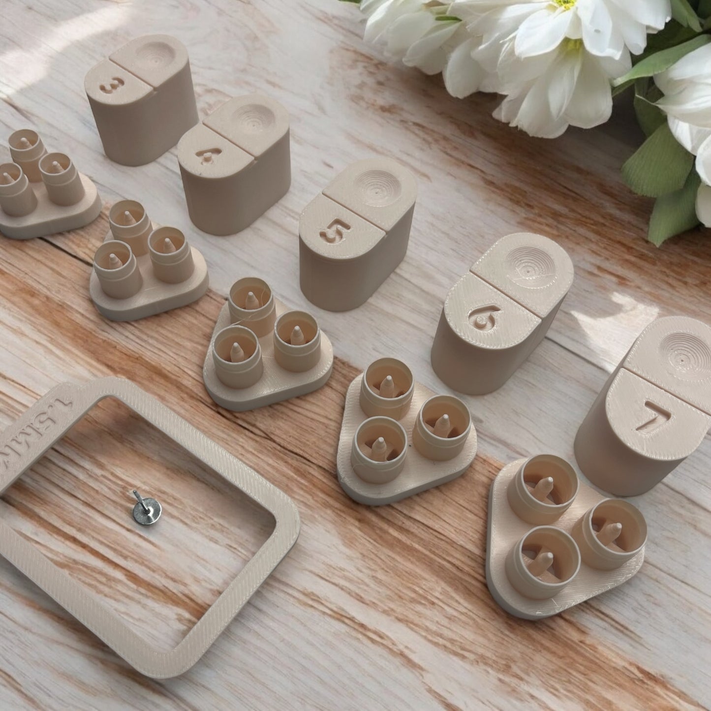 Herramienta para colocar los pernos en los pendientes de arcilla polimérica