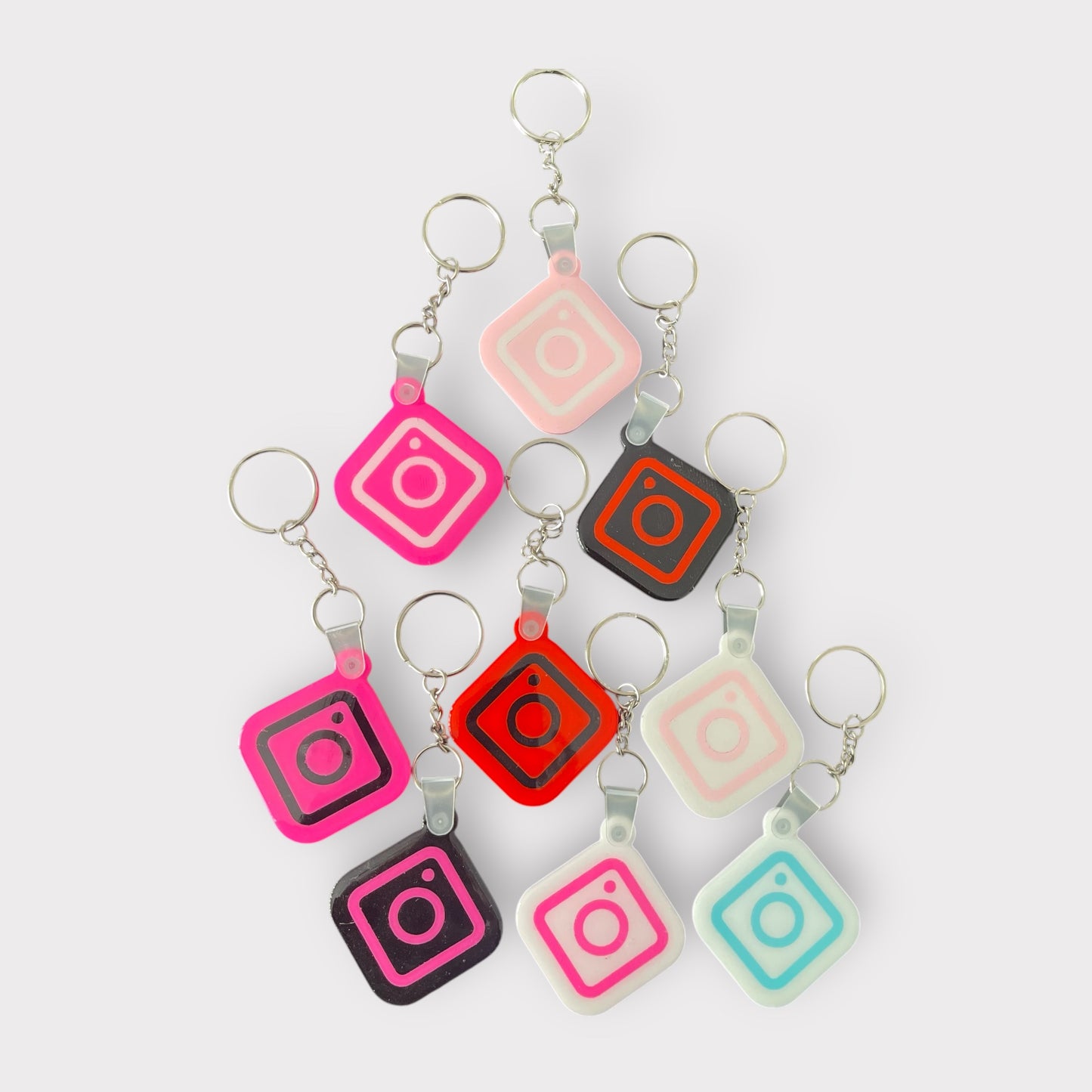 Llavero NFC personalizado con logo instagram , tarjeta de presentación digital, instagram, facebook, llavero NFC para redes sociales.