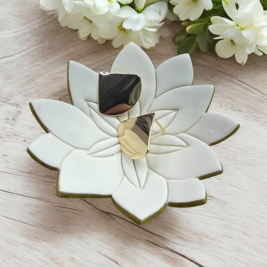 Triangulo chapado en oro 24k [2 unidades]